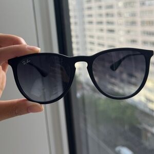 Erika Ray-Ban Black Sunglasses - Like New